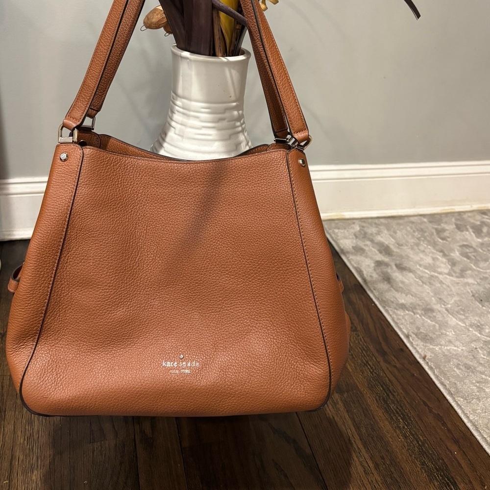 Like New ✨ Kate Spade / Leila Triple Compartment Shoulder Bag warm brown